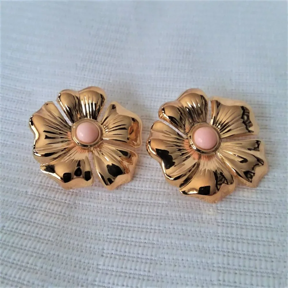 Flower Earrings Gold Bead Center Clip On VTG 80's 90's Retro Never Worn Trendy